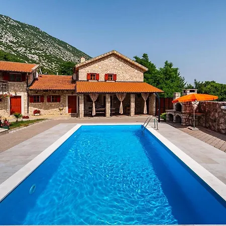 Castra Ferienhaus Drivenik