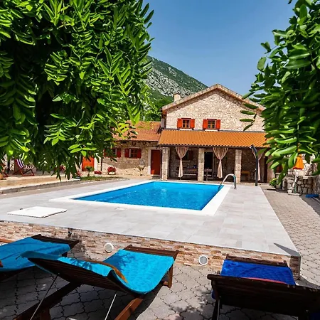 Castra Ferienhaus Drivenik