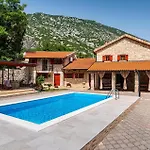 Castra Сasa de vacaciones Drivenik